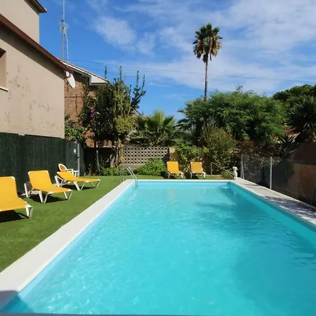 Pool And Relax 20' From Barcelona 公寓